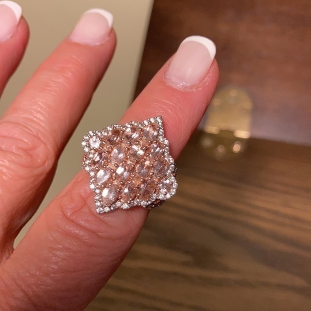 Gorgeous sterling pink STS 925 ring with crystals